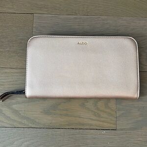 𝅺aldo Gold Metallic Leather Clutch/Wallet